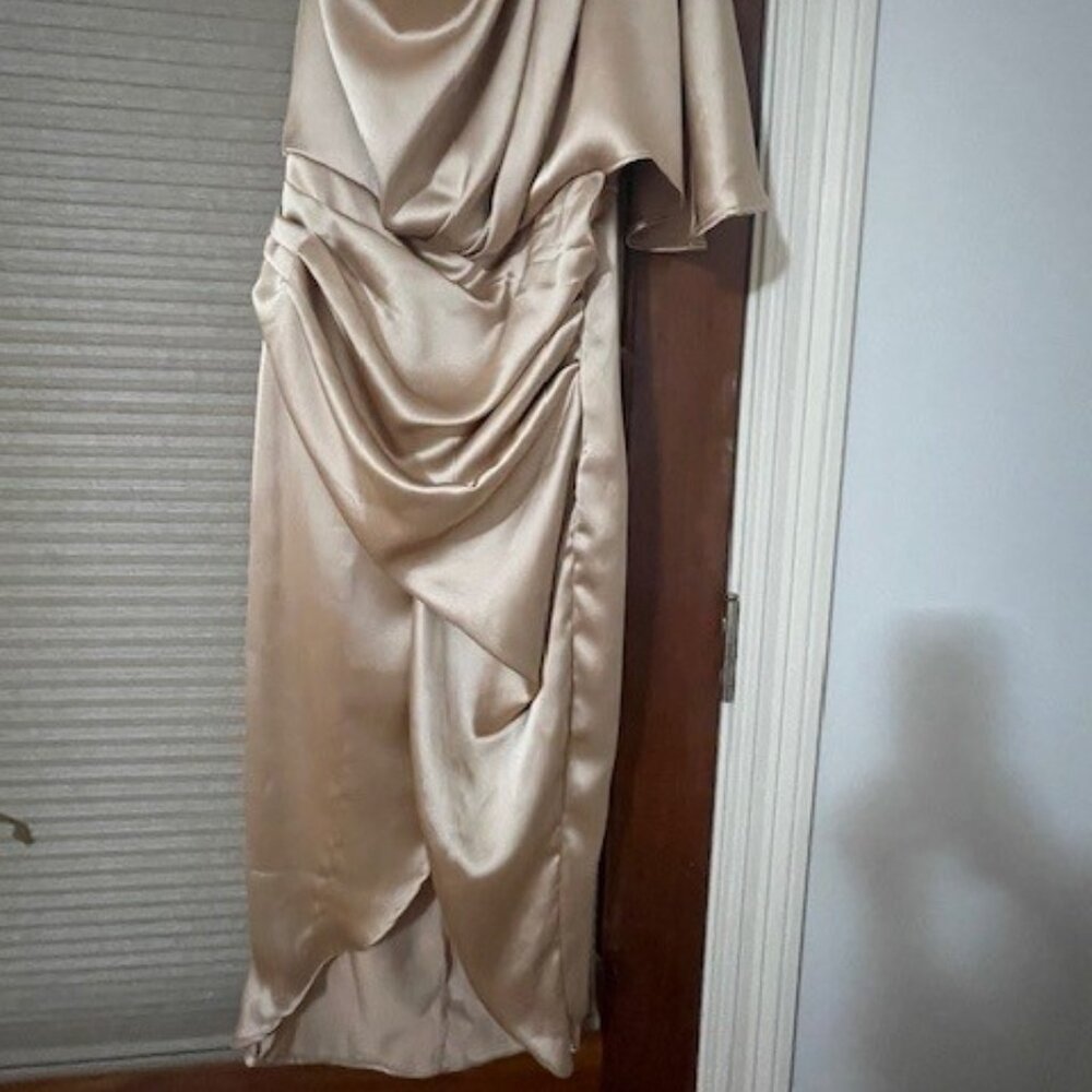 Boutique Special Occasion Dress- Perfect for Weddings & Events - Picture 2 of 4